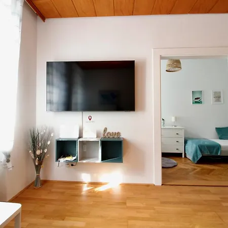 Redyard Modern Apartment