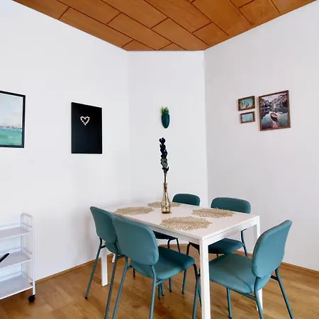 Redyard Modern