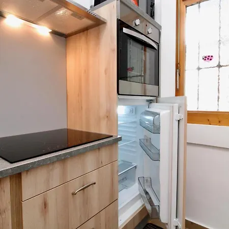 Redyard Modern Apartment