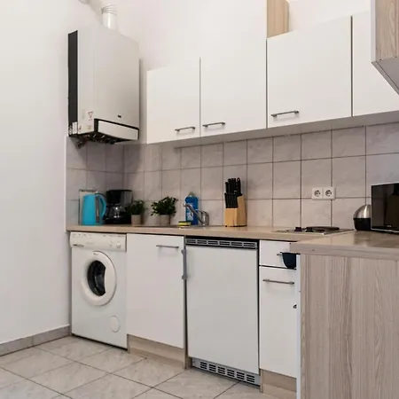 Apartament Peaceful 2 Bedroom With Backyard In Prime Location *