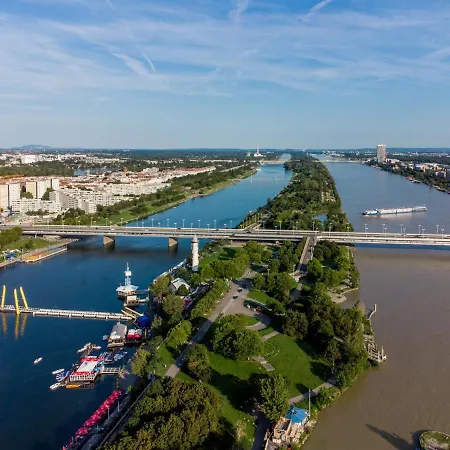 Apartment Danube Penthouse 3 Bed 90 M2 With Balcony