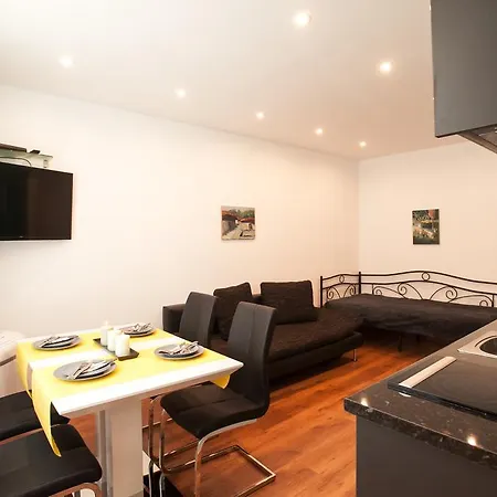 Theresianum Deluxe Apartment Vienna