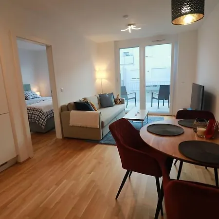 Ich Teile Mein Zuhause, Apartment *