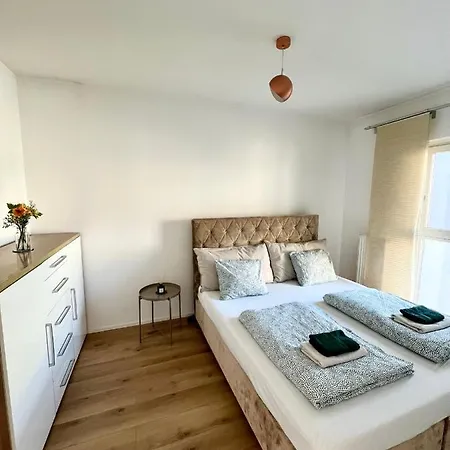 Danube Penthouse 3 Bed 90 M2 With Balcony Apartment