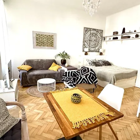 Apartment Cozy City Close To Metro - Self Check-in
