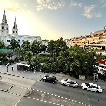 Cityzen Haven: Airbnb Delight Apartment