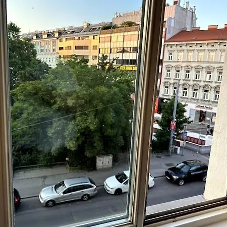 Cityzen Haven: Airbnb Delight *