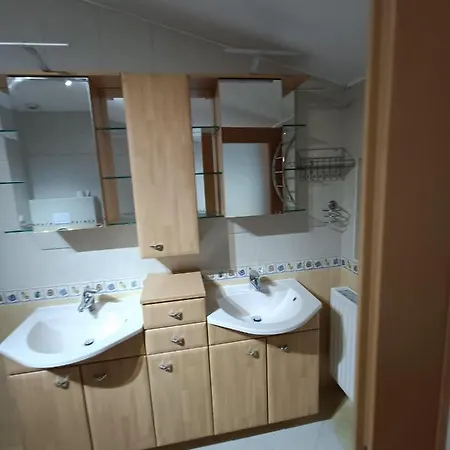 בית אירוח Sunny In Sunny House In A Quiet Location *