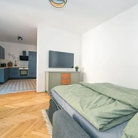 Perfect Near @ City-center Apartment *