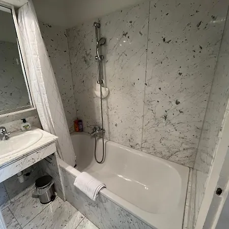 Stylish Apt Near Urania 1br
