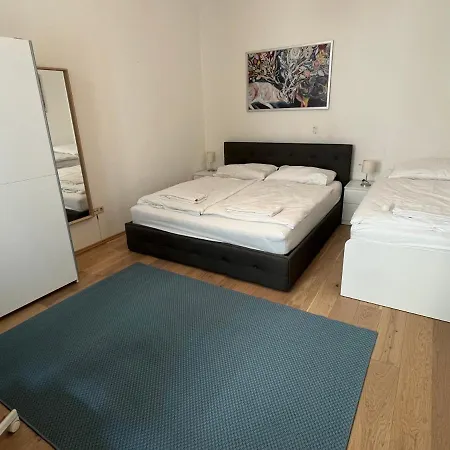 Stylish Apt Near Urania 1br