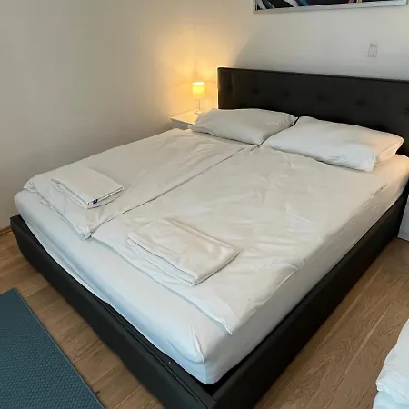 Stylish Apt Near Urania 1br