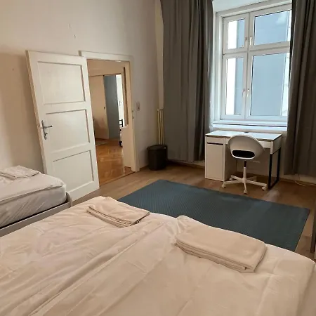 Stylish Apt Near Urania 1br