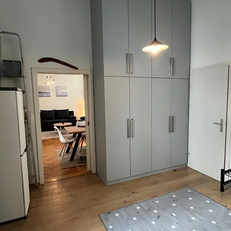 Apartment Stylish Apt Near Urania 1br Vienna