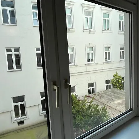 Apartment Stylish Apt Near Urania 1br *