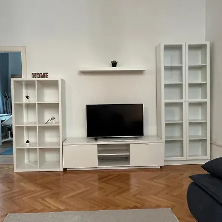 Apartment Stylish Apt Near Urania 1br