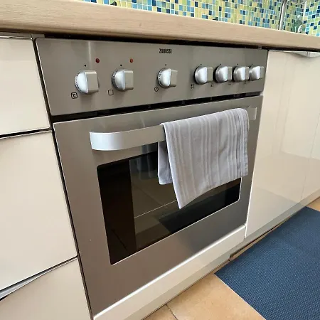 Stylish Apt Near Urania 1br Apartment