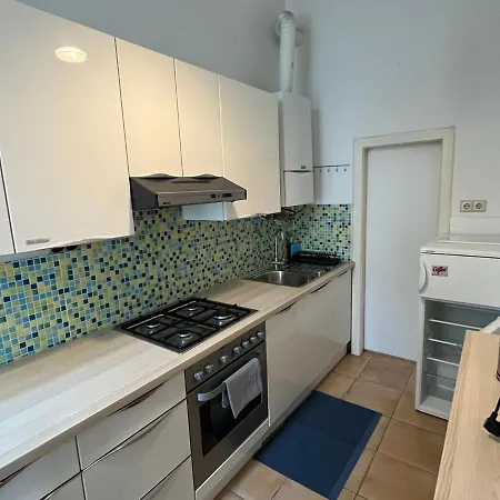 Stylish Apt Near Urania 1br Apartment