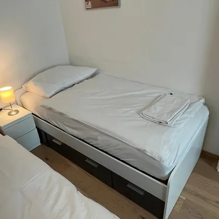 Stylish Apt Near Urania 1br Apartment