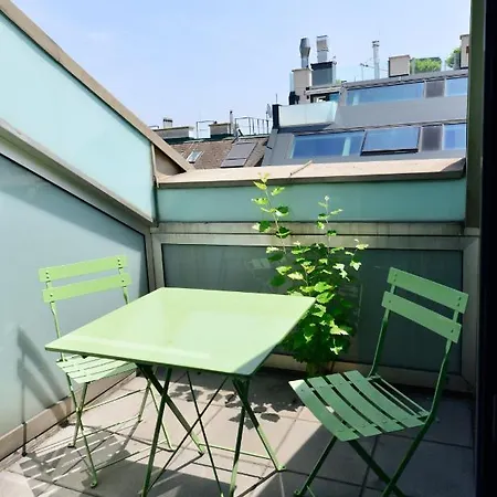 High End Attic Flat In The City Centre