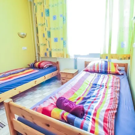 2 Single Beds With Shared Bathroom Vienna