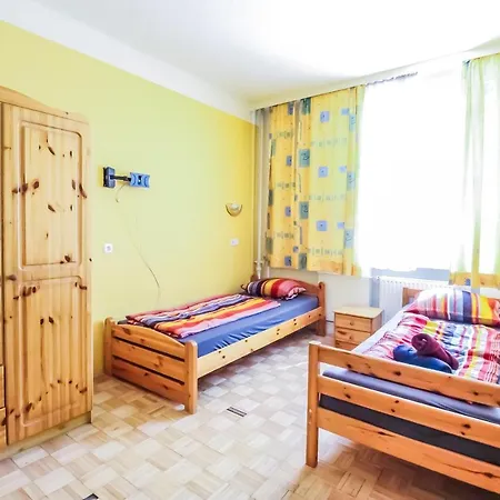 2 Single Beds With Shared Bathroom Apartment Vienna