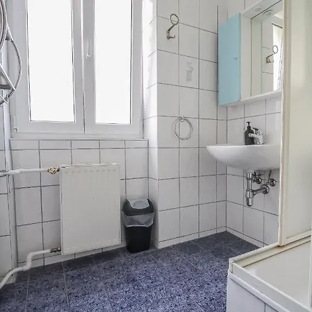 Apartment Economic 2sb In Lively Area *