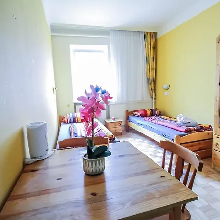Apartment Economic 2sb In Lively Area