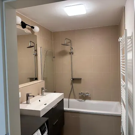 2-zimmer In Oberlaa Mit Privatem Tiefgaragen Platz * Vienna
