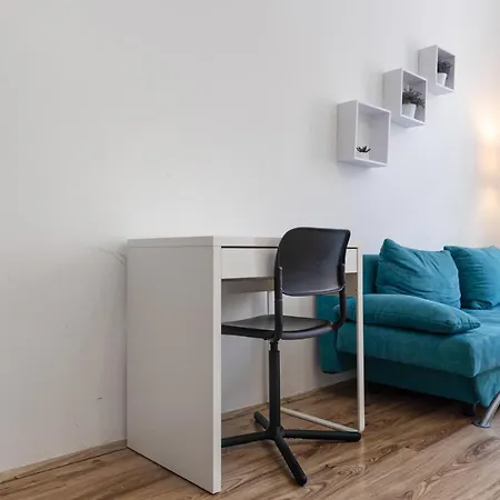 Apartment Affordable 2br Apt- Connected To The Whole *