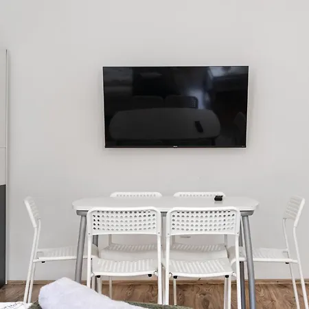 Affordable 2br Apt- Connected To The Whole Apartment