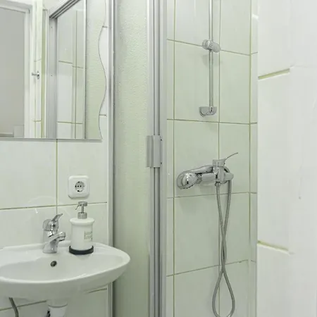 Economy 1br Well Connected To The Whole *