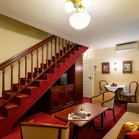 Theaterhotel & Hotel 4*