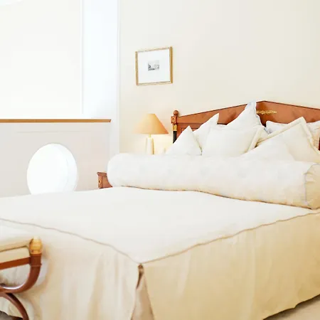 Palais Coburg 5*