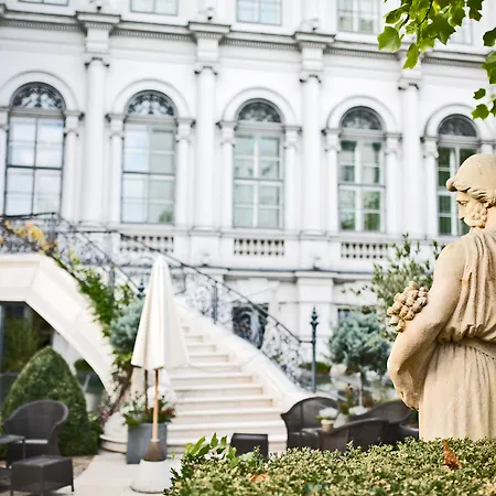 Palais Coburg 5*