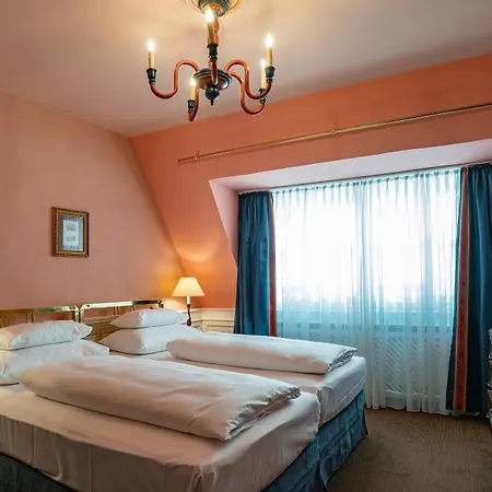 Hotel Koenig Von Ungarn 4*