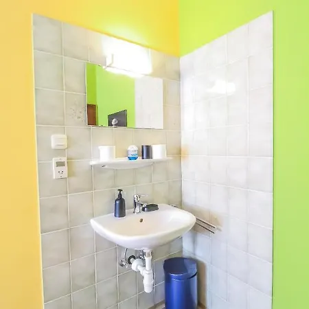 2 Single Beds With Shared Bathroom Apartment