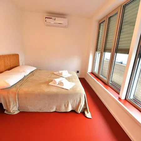 Julius 1 - Duplex 5 Mins To Center Apartment
