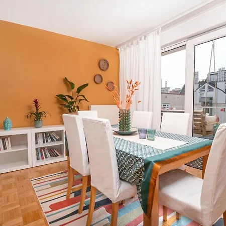 - Balkon - Workspace - Waschmaschine - U2 & U4 Apartment *