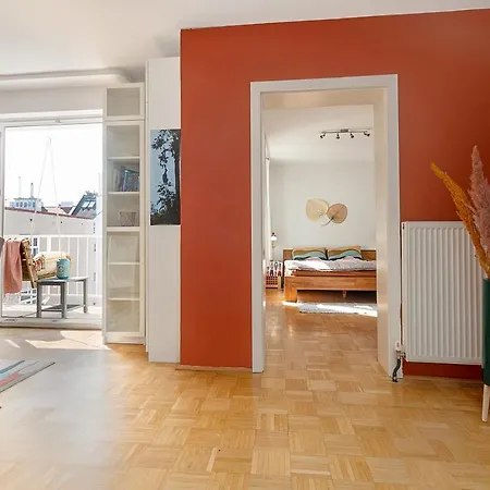 - Balkon - Workspace - Waschmaschine - U2 & U4 Apartment Vienna