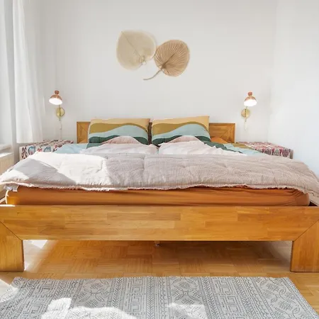 - Balkon - Workspace - Waschmaschine - U2 & U4 Apartment *