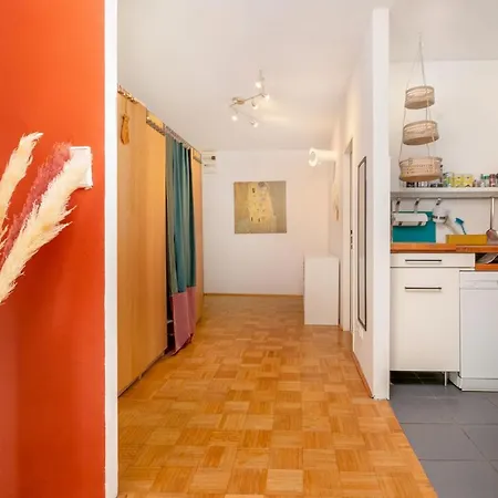 Apartment - Balkon - Workspace - Waschmaschine - U2 & U4 *