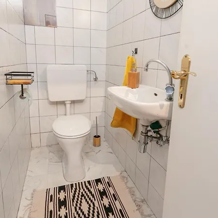 - Balkon - Workspace - Waschmaschine - U2 & U4 * Vienna