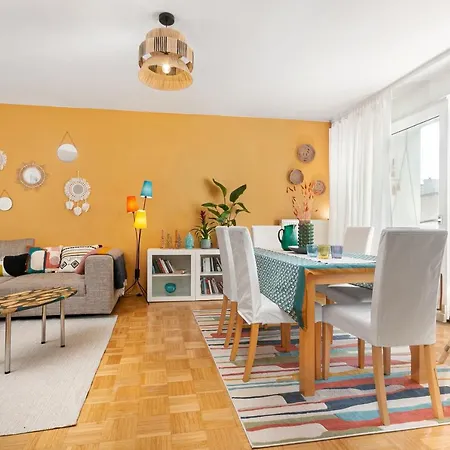 - Balkon - Workspace - Waschmaschine - U2 & U4 Apartment *