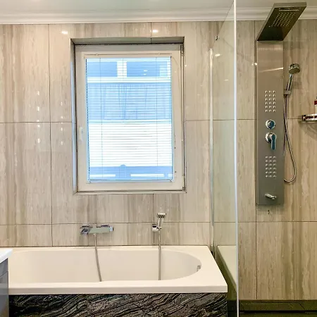 Holiday home Luxury Suburb House - Bright, Quiet, Beautiful Vienna