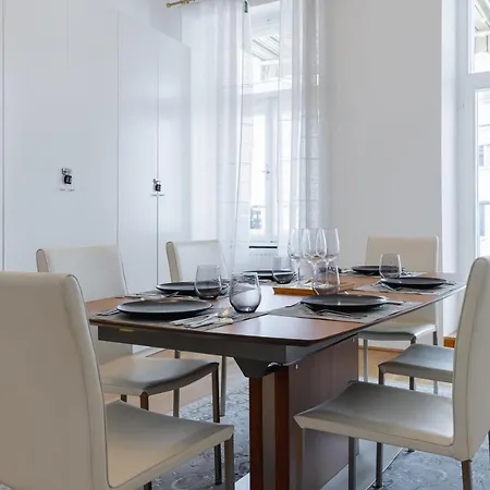120 M2 4-rooms In A Center