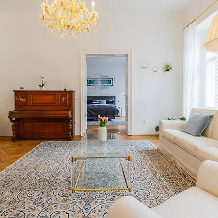 120 M2 4-rooms In A Center Apartment