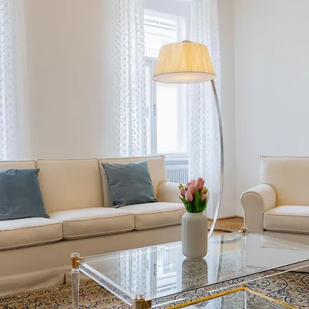 120 M2 4-rooms In A Center * Vienna