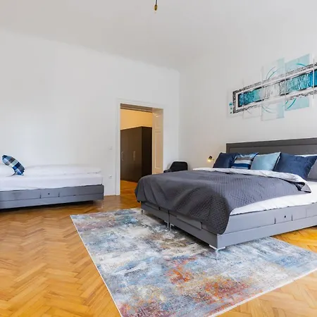 Apartment 120 M2 4-rooms In A Center *
