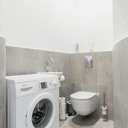 Apartment 120 M2 4-rooms In A Center Vienna